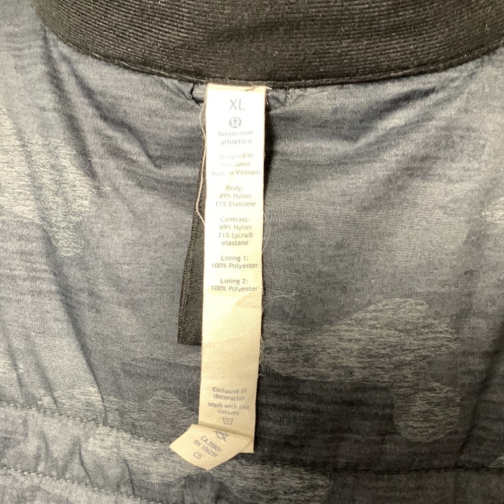 Lululemon jacket - Picture 9 of 10